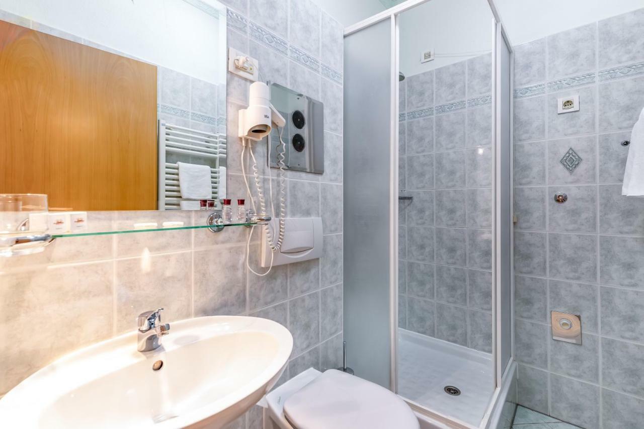 Hotel Galeb Опатія Екстер'єр фото